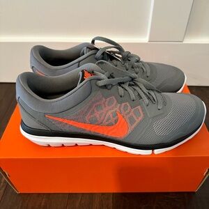 NEW! MEN’S Nike Flex Run Shoes